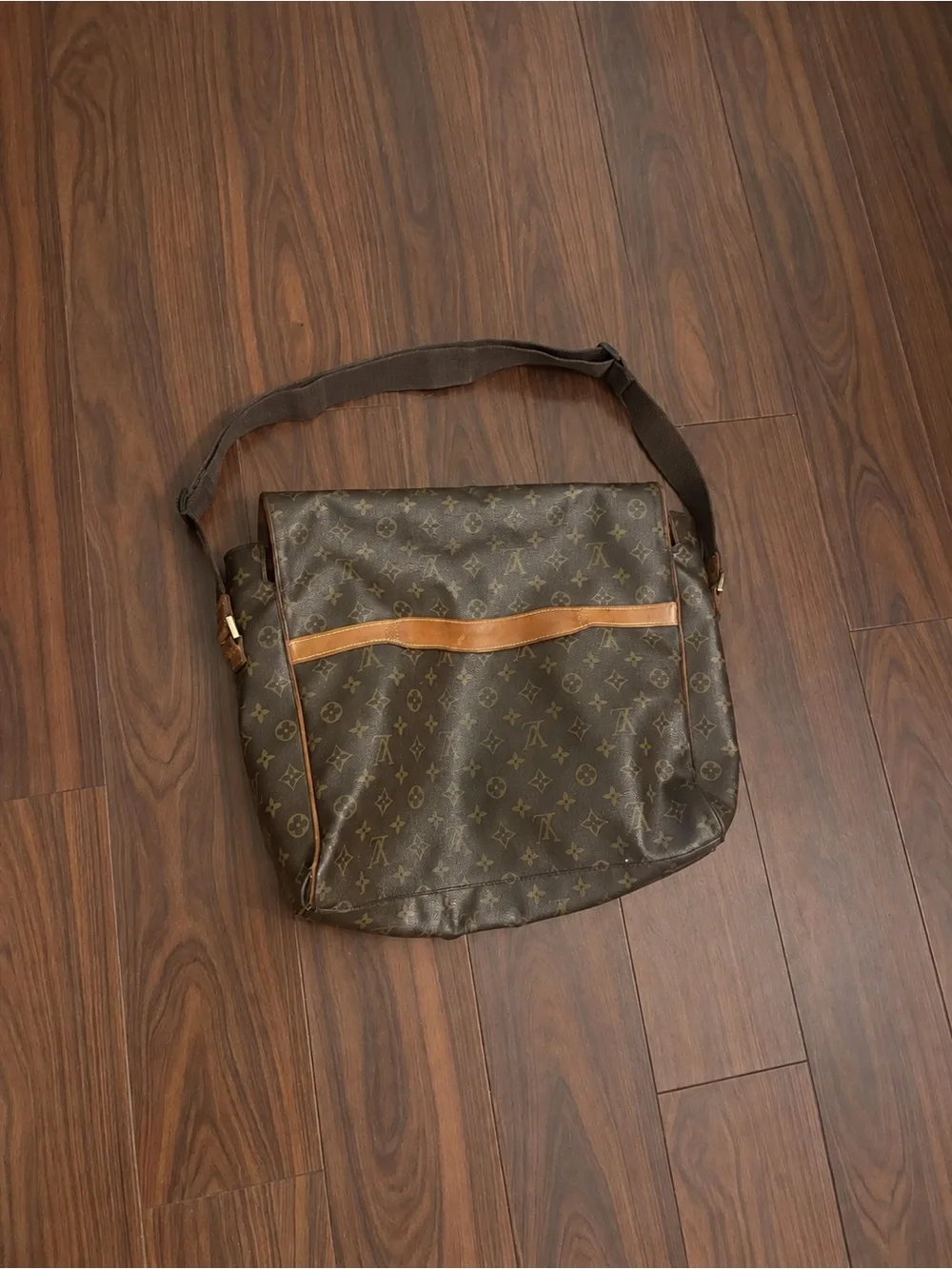 Louis Vuitton Monogram Canvas Beaubourg Messenger MM Bag